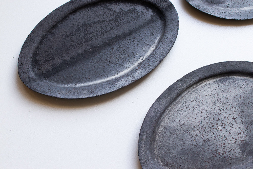 栁川晶子 / オーバルリム皿 M 黒