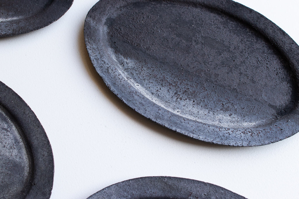 栁川晶子 / オーバルリム皿 M 黒