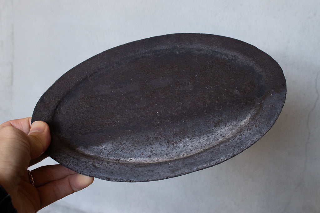 栁川晶子 / オーバルリム皿 M 黒