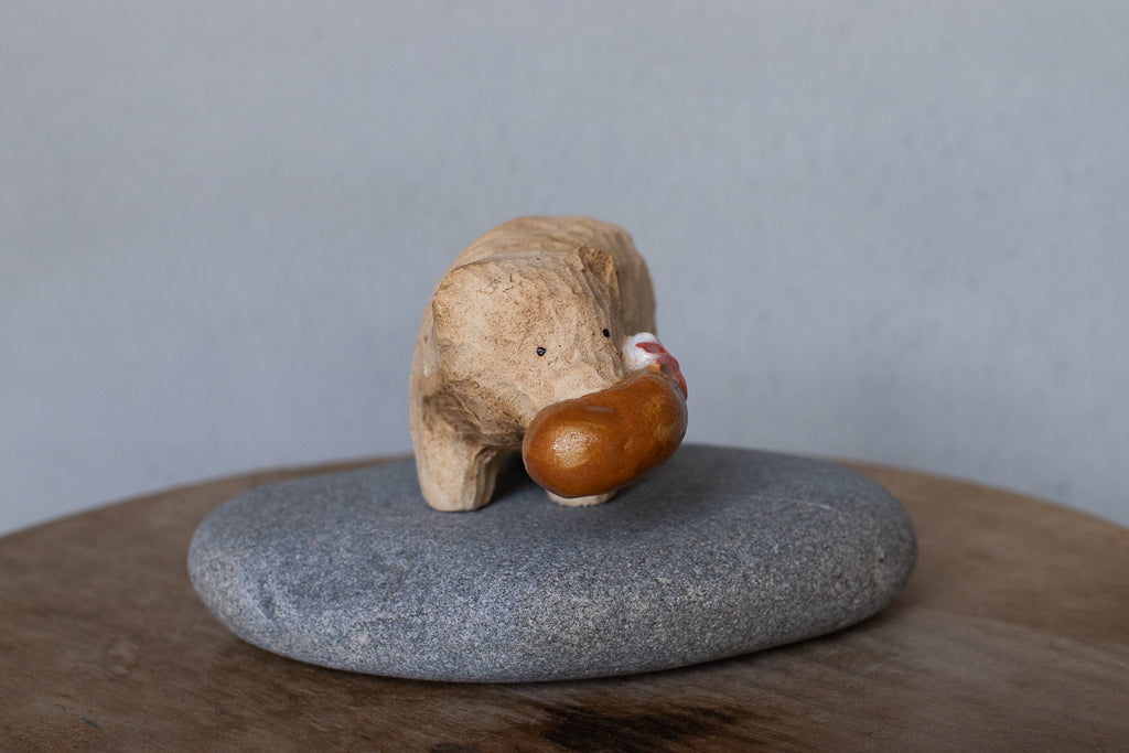 すずきたまみ / 木彫り熊 小 - チキン（陶器オブジェ）