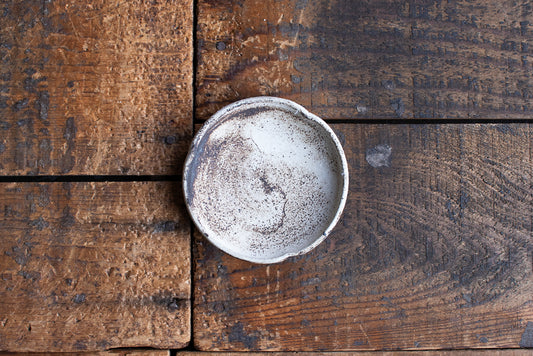 山元一真 / 錆白泥 豆皿 輪花