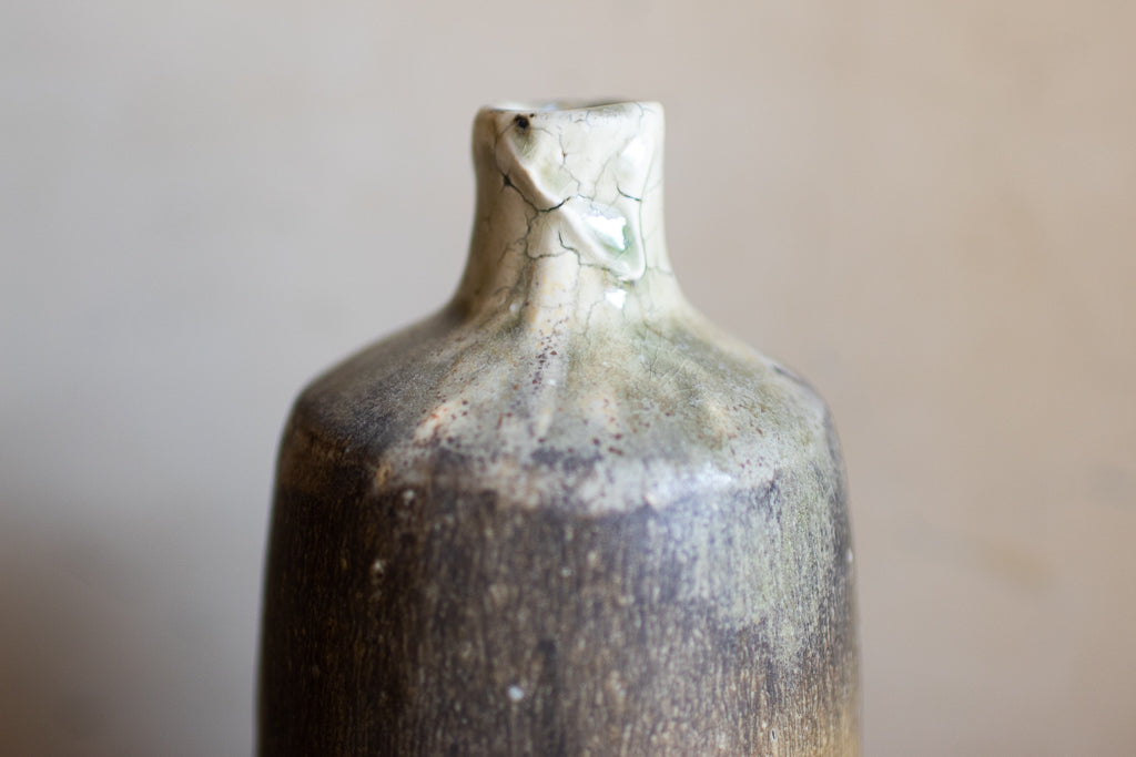 Motoyuki Tonoike / Ash glaze bottle-shaped vase