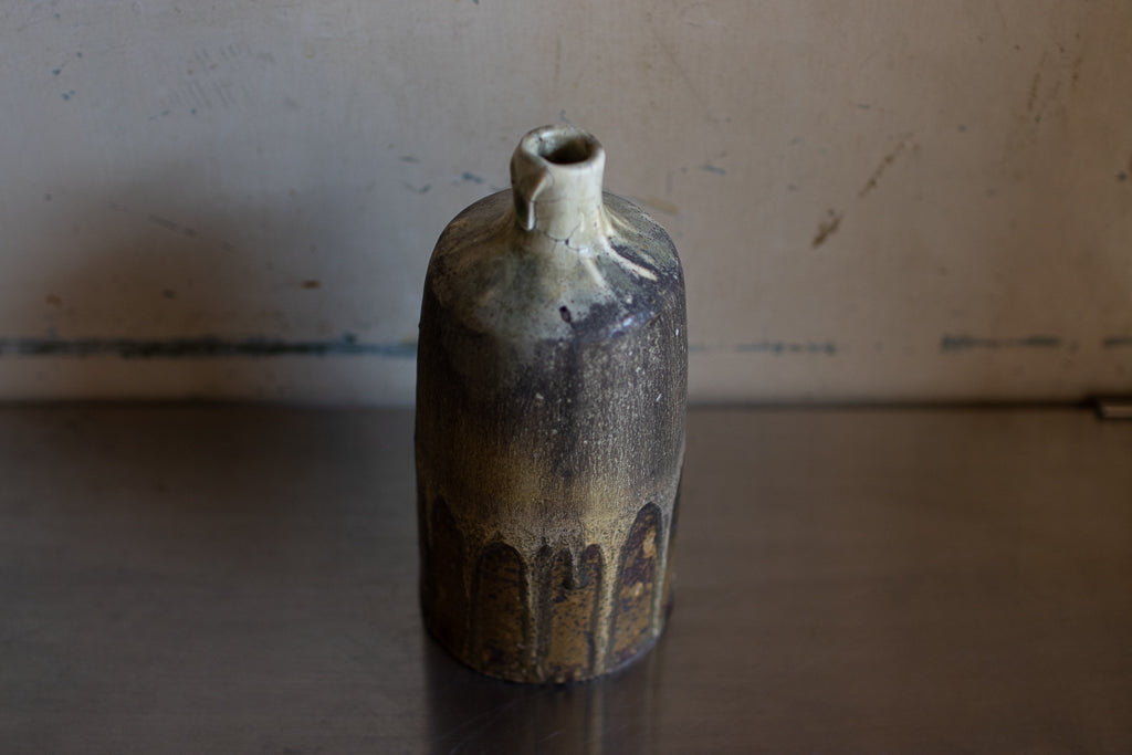 Motoyuki Tonoike / Ash glaze bottle-shaped vase