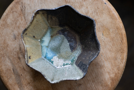 Tonoikemoto Yuki / Octagonal pot (ash glaze)