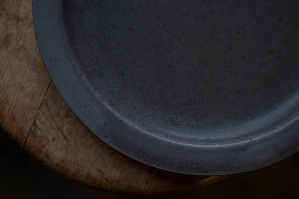 Mai Tagawa / Large rim plate (gray)