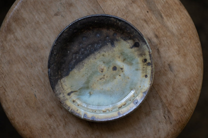 Tonoikemoto Yuki / Dish (ash glaze)