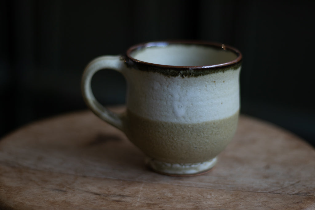 Toru Murasawa / Mug, ash glaze, hanging