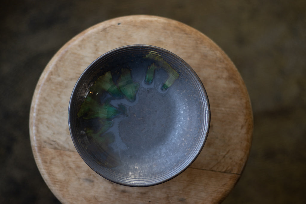 yoshida pottery / Shallow pot with jade legs (Sabiiro Susu)