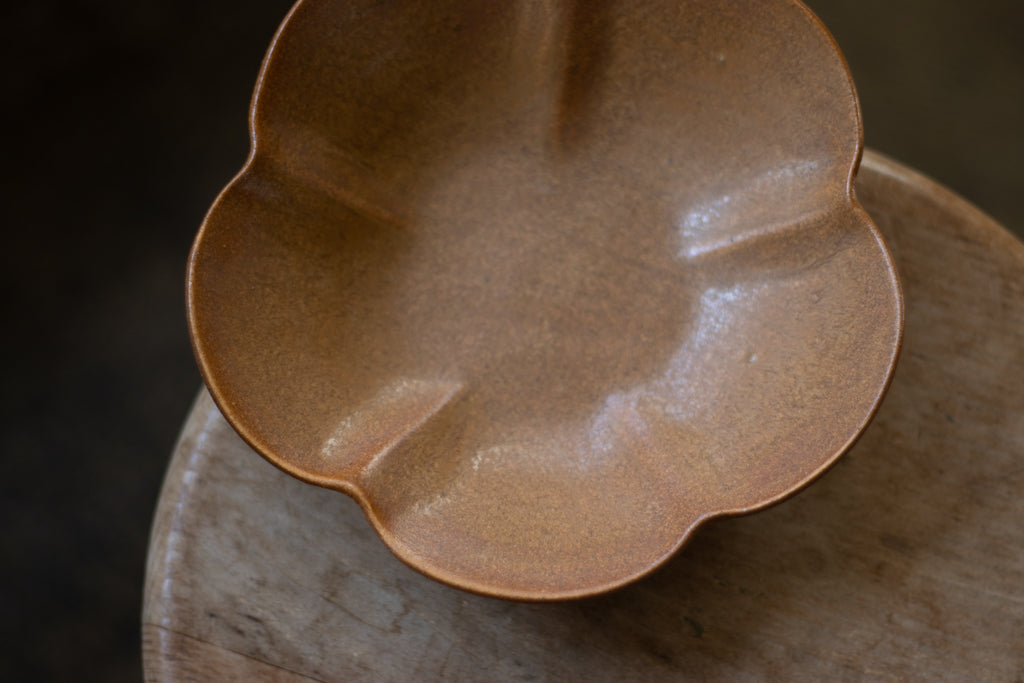yoshida pottery / plum bowl (sabi-iro amber)
