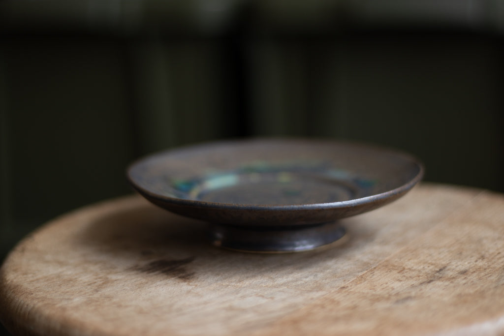 yoshida pottery / Rim small plate (sabiiro soot)