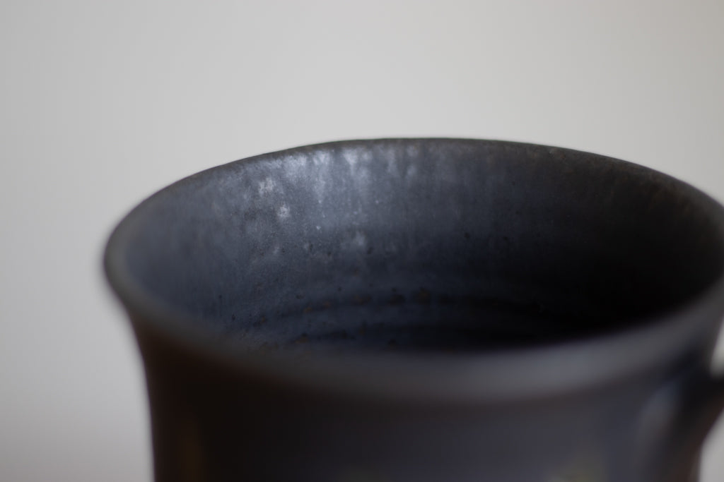 yoshida pottery / ball leg cup (sabiiro soot)