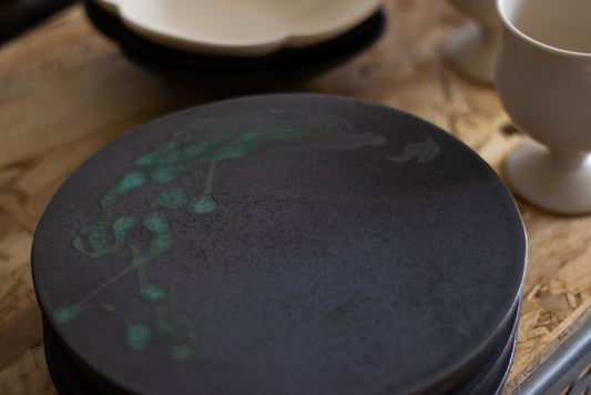 yoshida pottery / HORIZON PLATE (sabiiro soot)