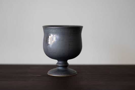yoshida pottery / jade leg goblet (sabiiro soot)