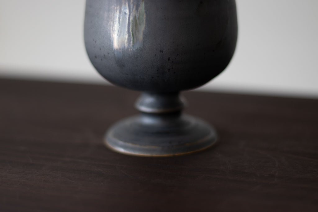 yoshida pottery / jade leg goblet (sabiiro soot)