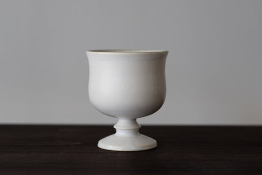 yoshida pottery / jade leg goblet (antique white)