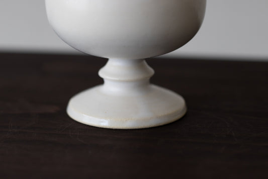 yoshida pottery / jade leg goblet (antique white)