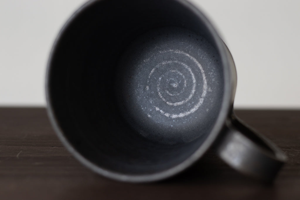 yoshida pottery / 高坏カップ角（さびいろ すす）
