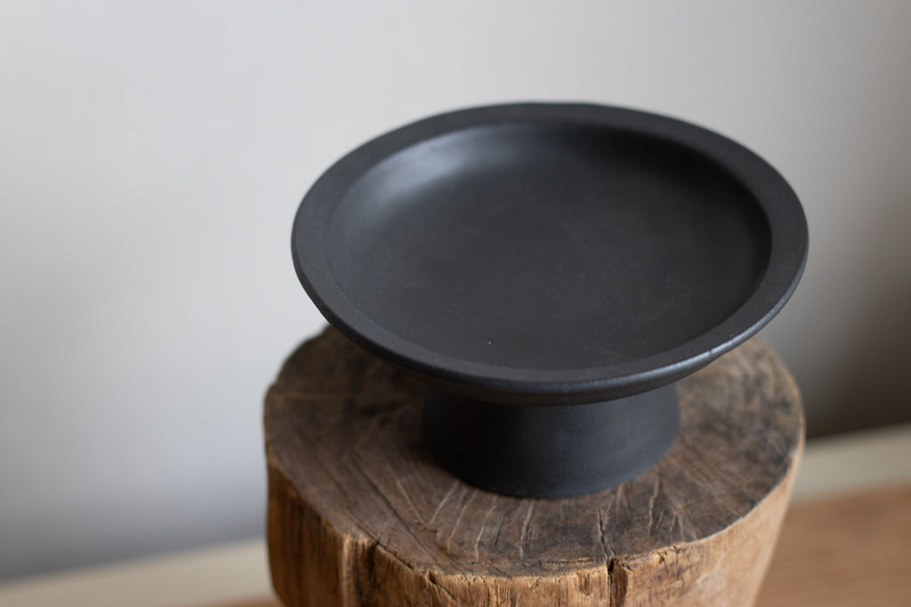 yoshida pottery / high cup plate black
