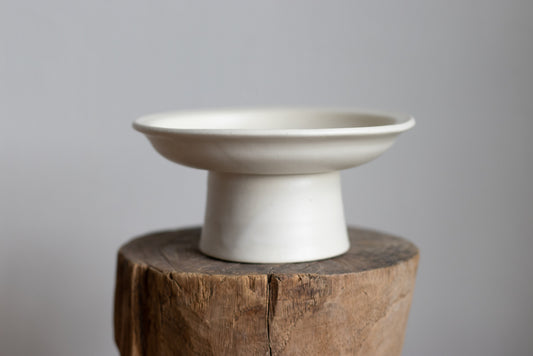 yoshida pottery / high cup plate white