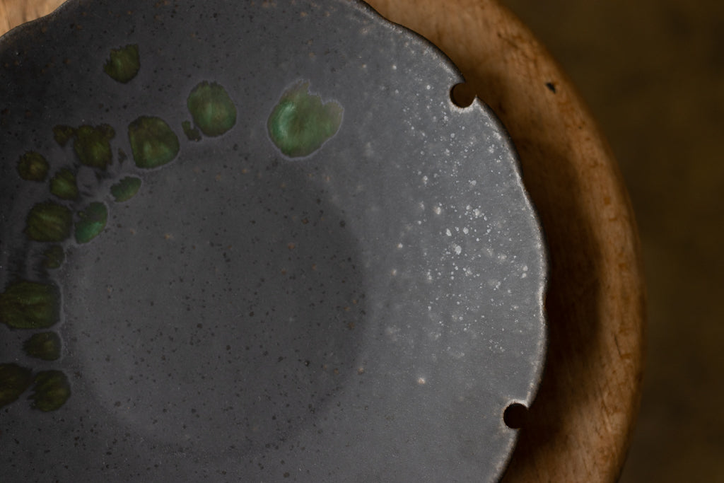 yoshida pottery / 雪輪皿 さびいろすす