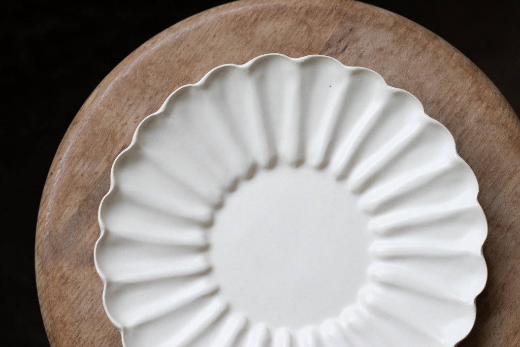 yoshida pottery / flower plate white