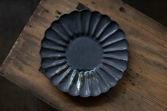 yoshida pottery / 輪花皿 さびいろすす