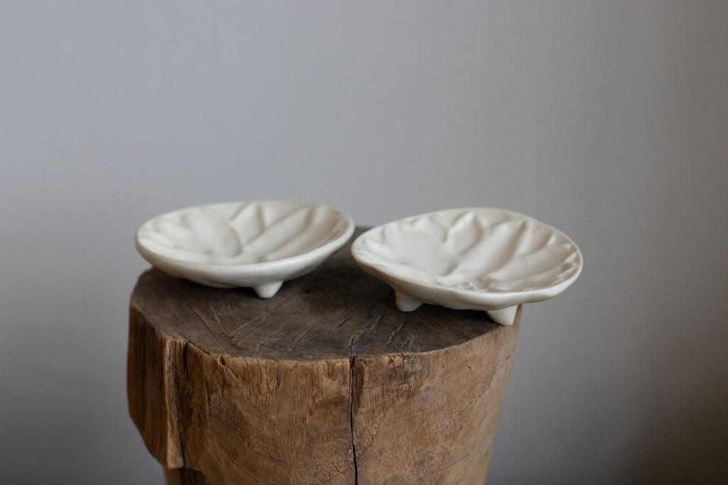 yoshida pottery / Bean plate with legs