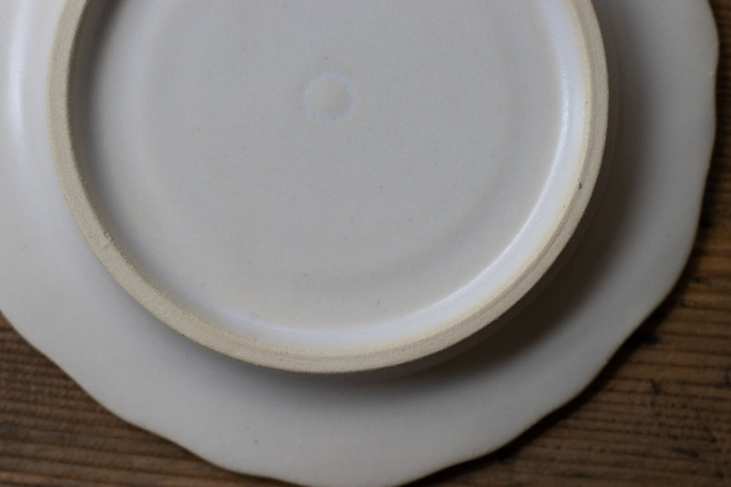 yoshida pottery / 花リム皿 16cm （アンティークホワイト）